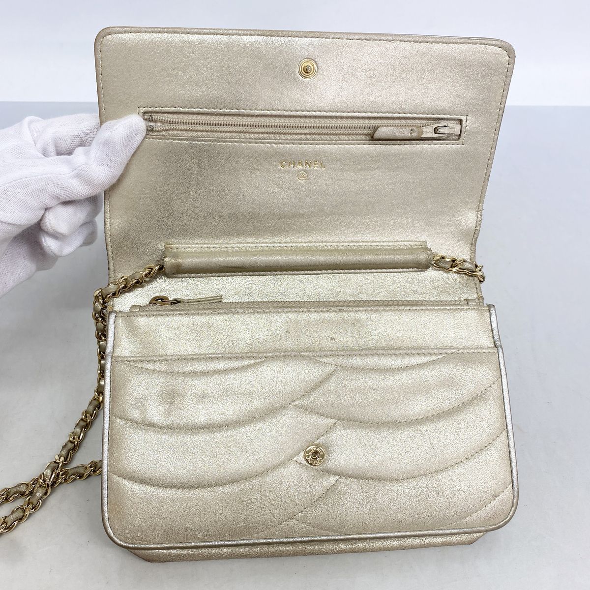 Chanel Wallet on Chain Leather Gold Champagne — view 4