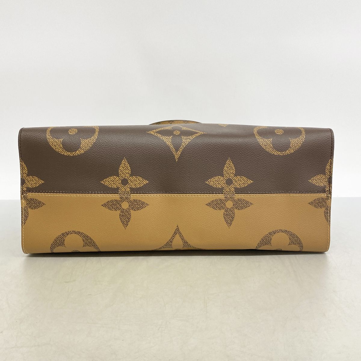 Louis Vuitton Tote Bag Monogram Giant Reverse On The Go GM Brown 2-Way — view 3