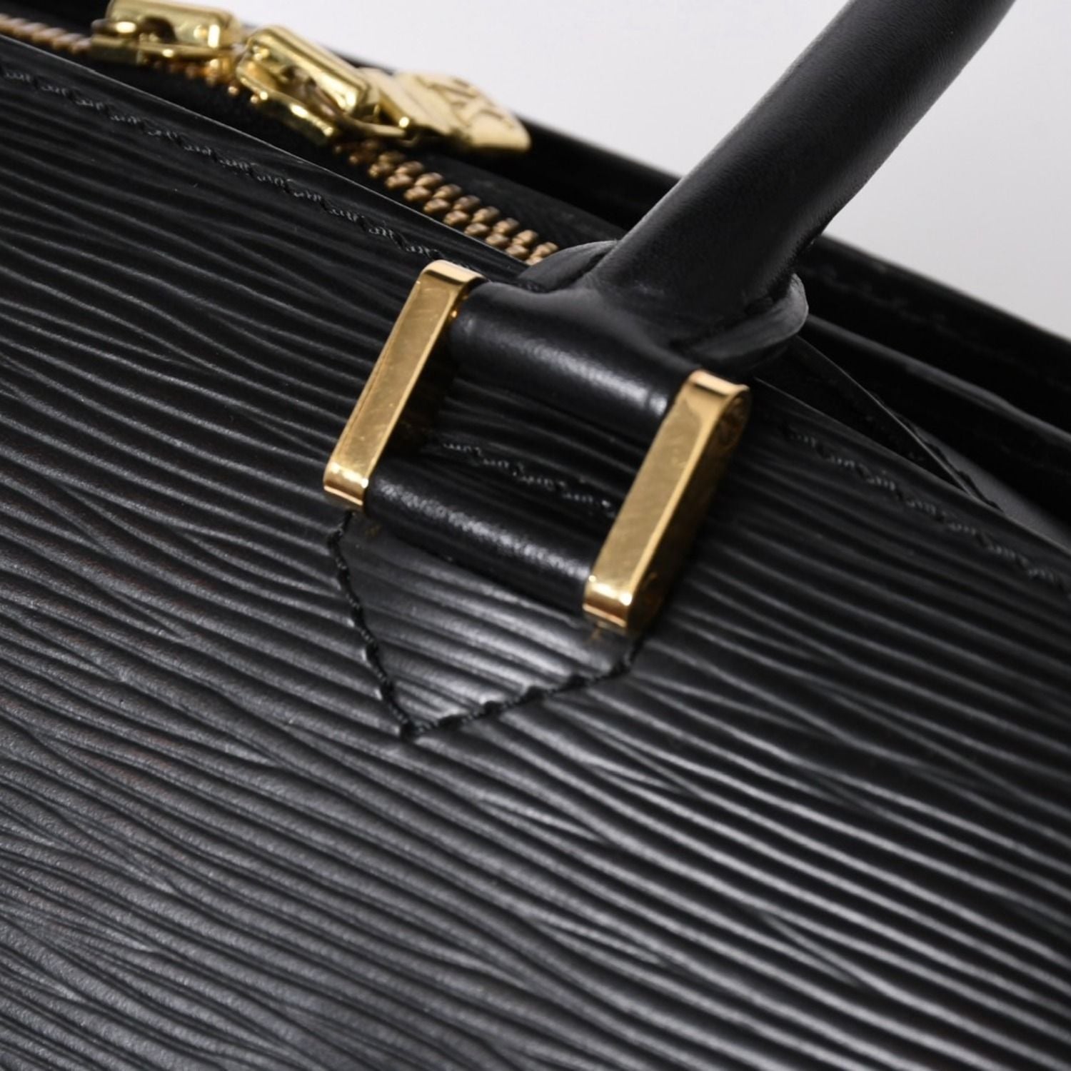 Louis Vuitton Epi Pont Neuf Handbag Black Gold — view 7