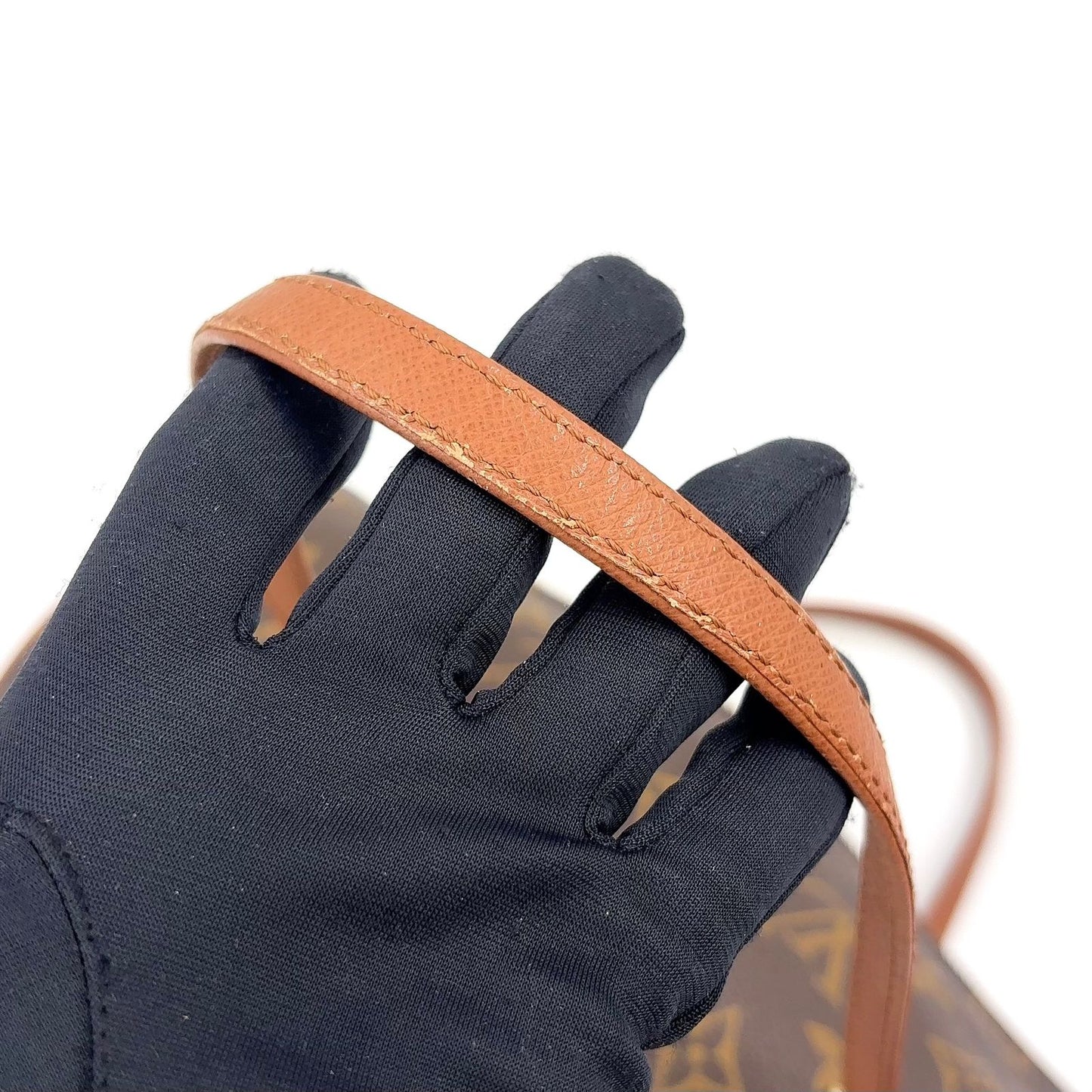 Louis Vuitton Papillon 26 Monogram Vintage Handbag — view 6