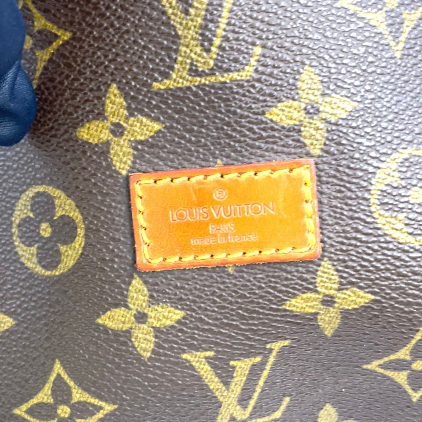 Louis Vuitton Saumur 43 Monogram Leather Crossbody — view 5