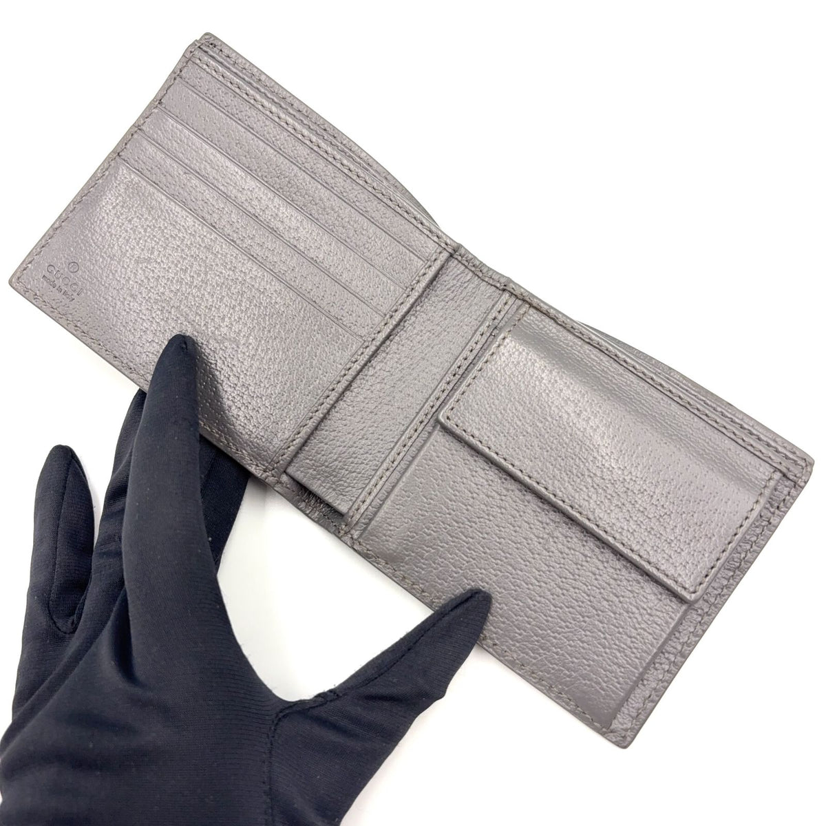 Gucci New Web GG Supreme Gray Bifold Wallet — view 3