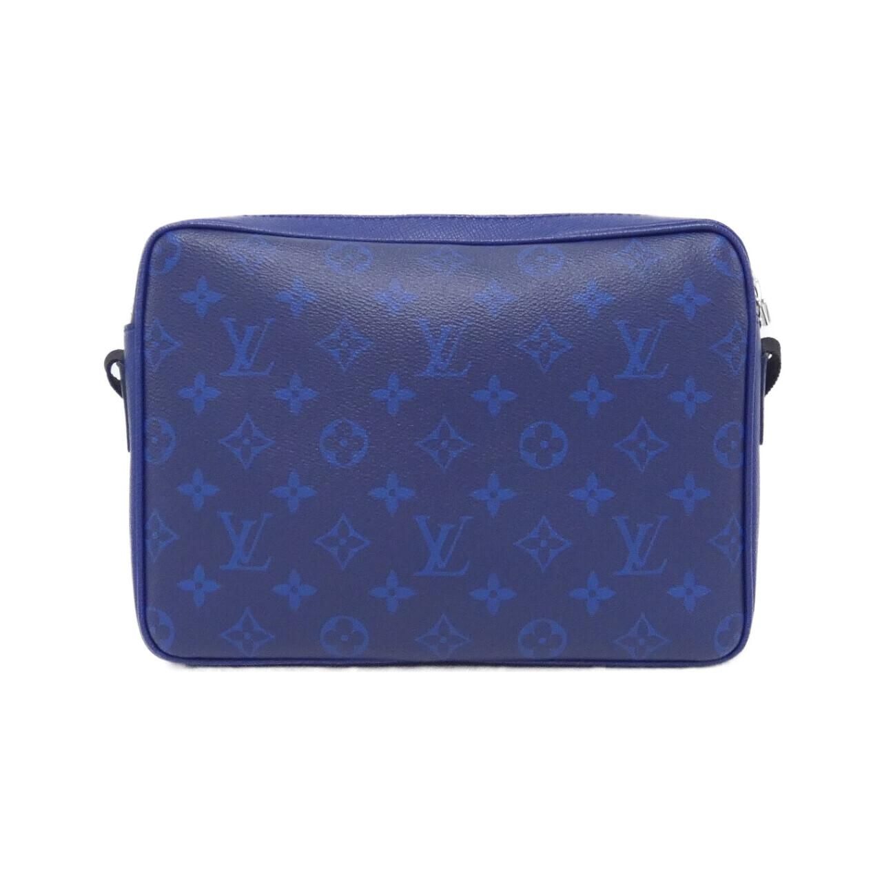 Louis Vuitton Taiga Llama Outdoor Messenger PM M Shoulder Bag — view 2