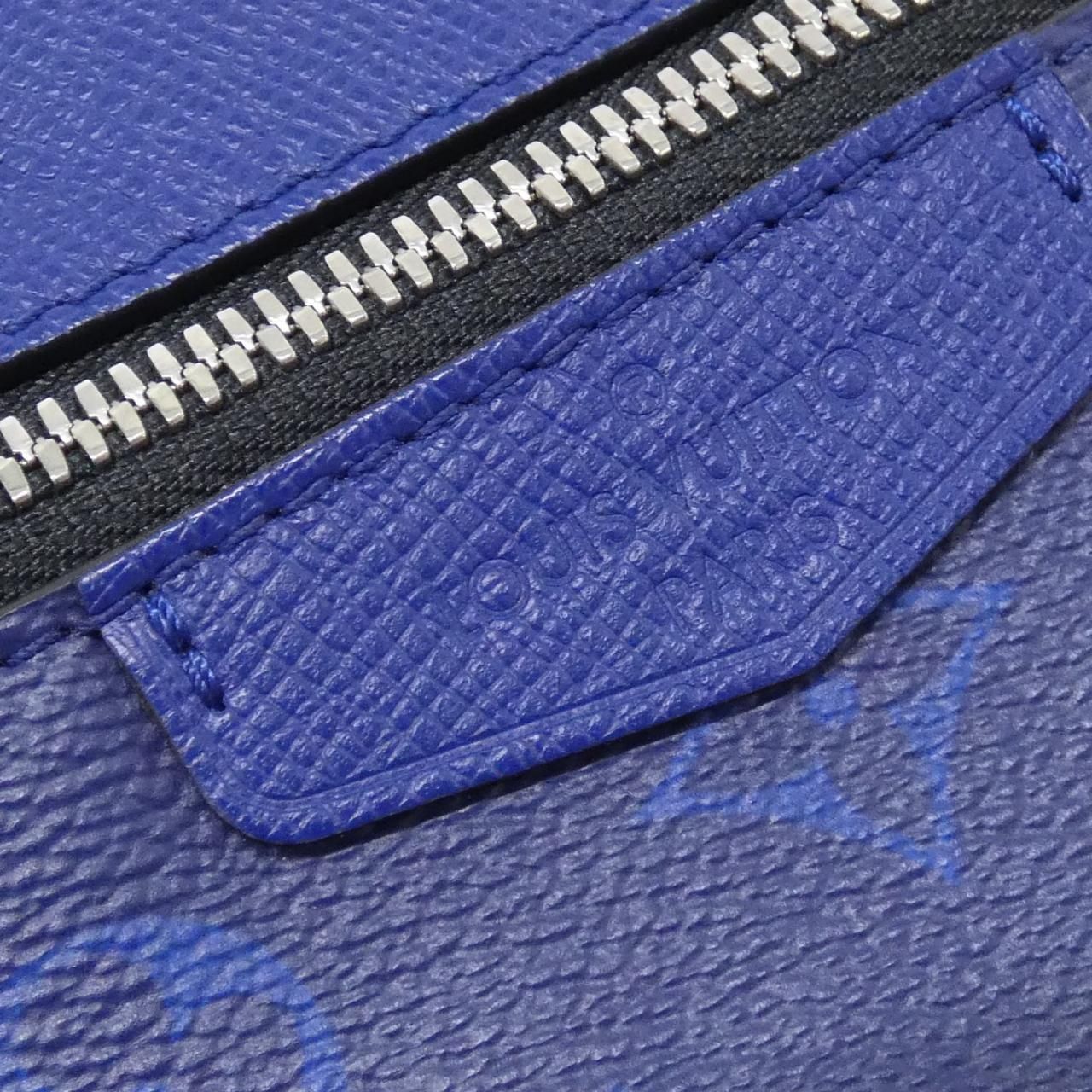 Louis Vuitton Taiga Llama Outdoor Messenger PM M Shoulder Bag — view 5