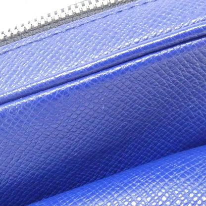 Louis Vuitton Taiga Llama Outdoor Messenger PM M Shoulder Bag — view 4