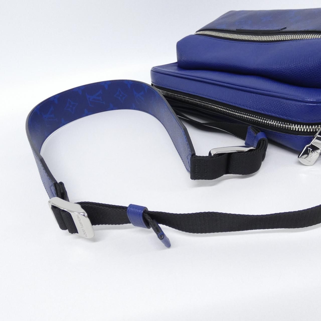 Louis Vuitton Taiga Llama Outdoor Messenger PM M Shoulder Bag — view 6