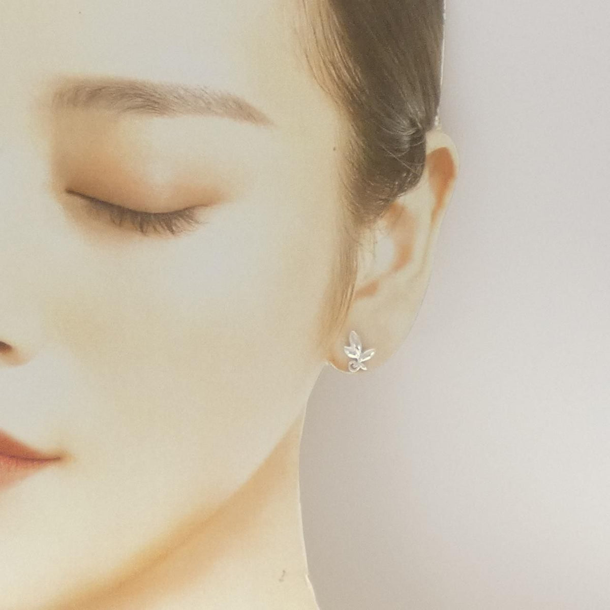Tiffany & Co Olive Leaf Earrings — view 4