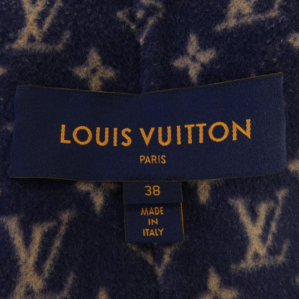 Louis Vuitton Signature Double Face Short Wrap Coat — view 5
