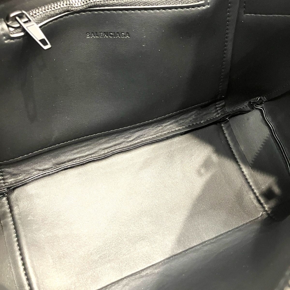Balenciaga Hourglass XL Shoulder Bag Leather — view 5