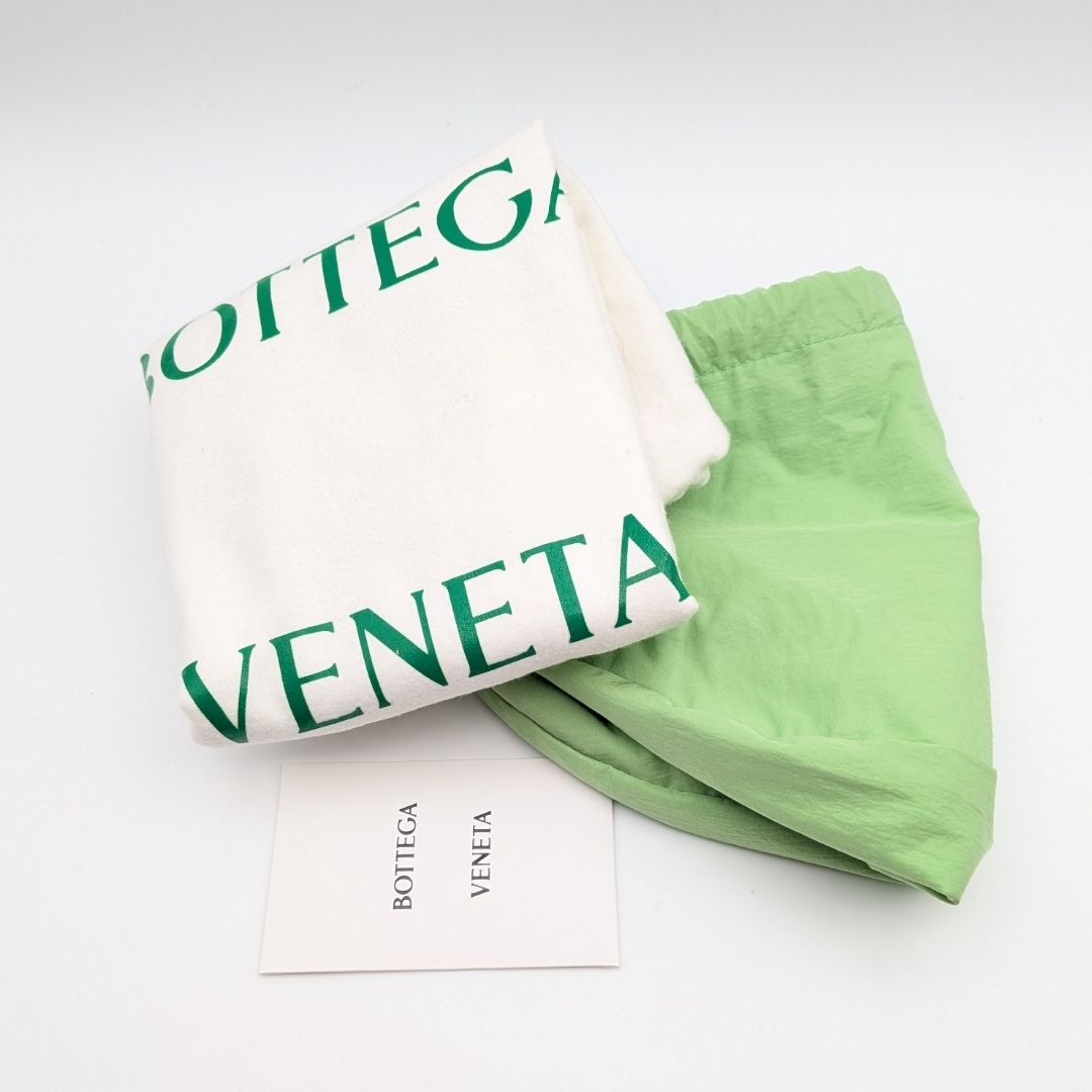 Bottega Veneta the Shell Light Green Leather 2-Way Handle Shoulder Bag — view 8