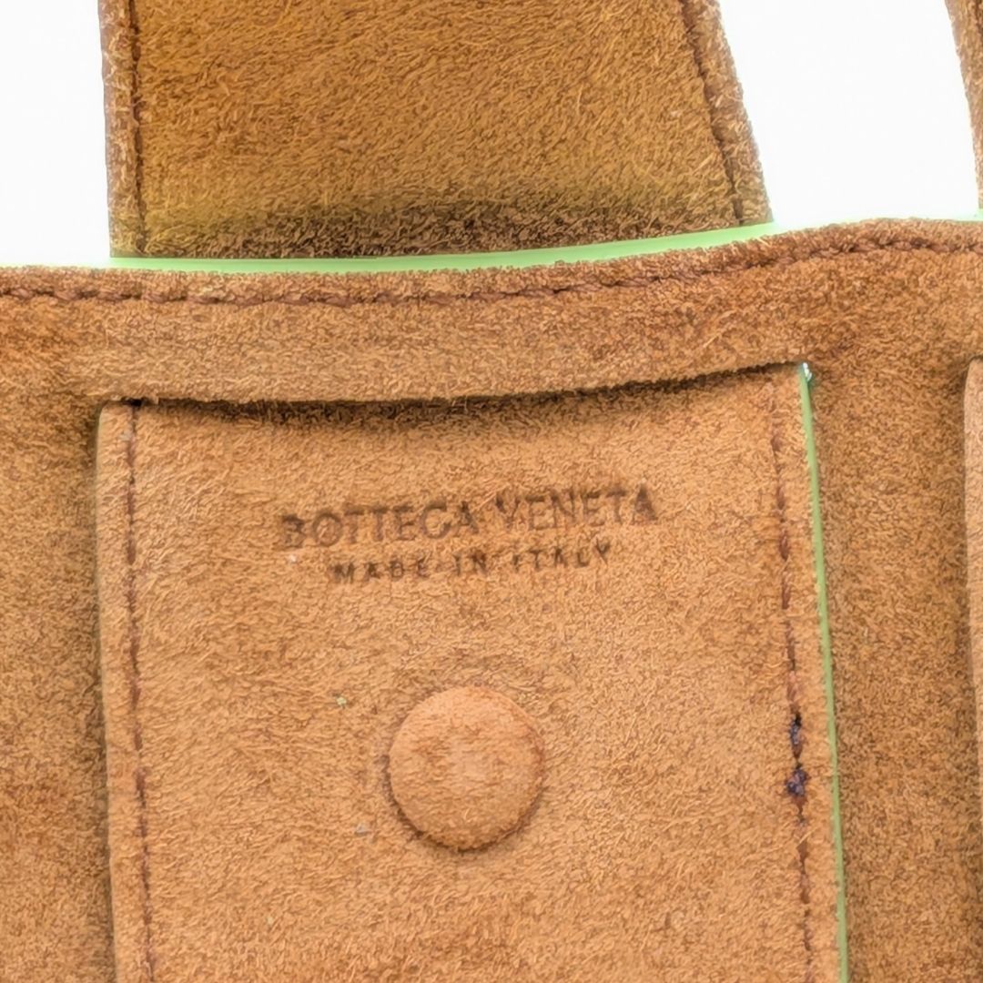 Bottega Veneta the Shell Light Green Leather 2-Way Handle Shoulder Bag — view 7