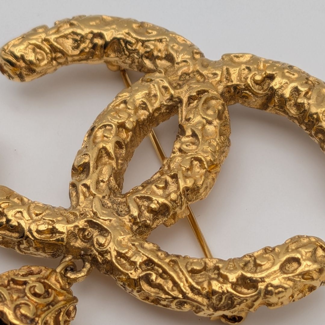 Chanel Brooch CC Logo Lava Gold Fringe Vintage — view 2