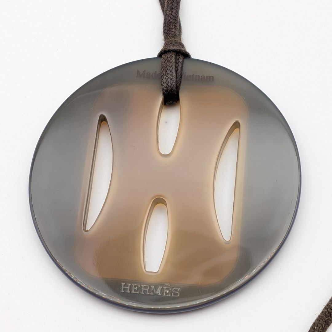 Hermes Buffalo Horn Necklace Purple Brown Round — view 3