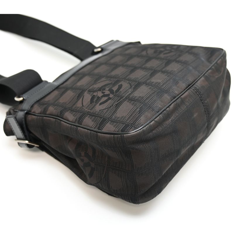 Chanel Shoulder Bag Brown — view 3