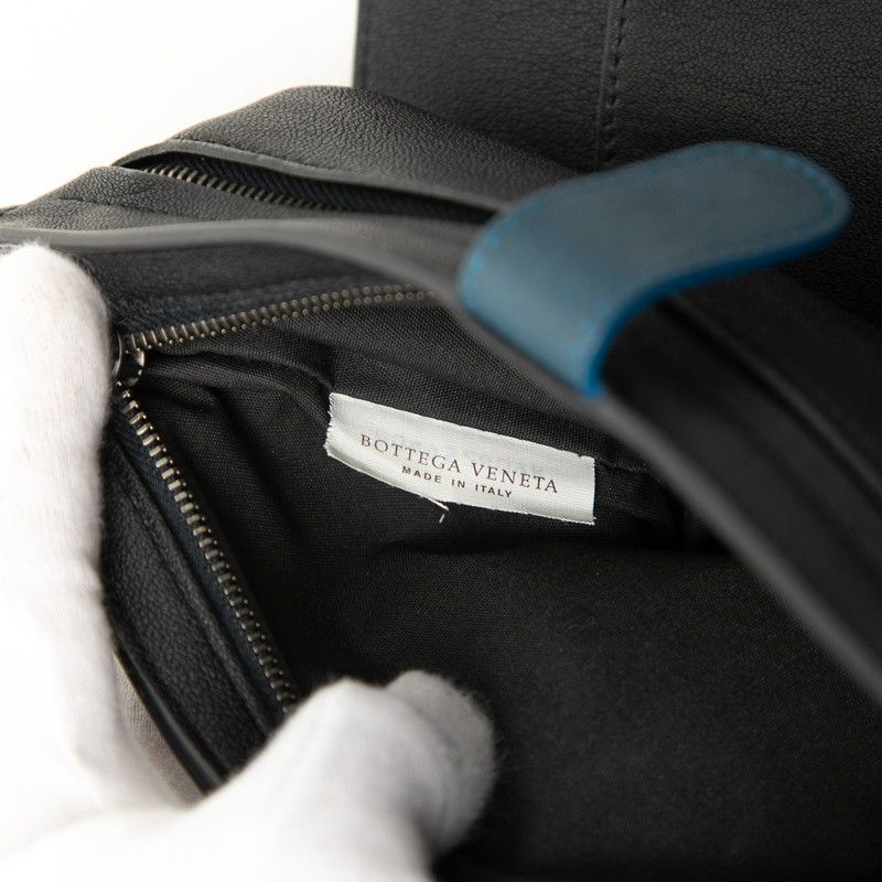 Bottega Veneta Intrecciato Clutch Black Navy Leather — view 6