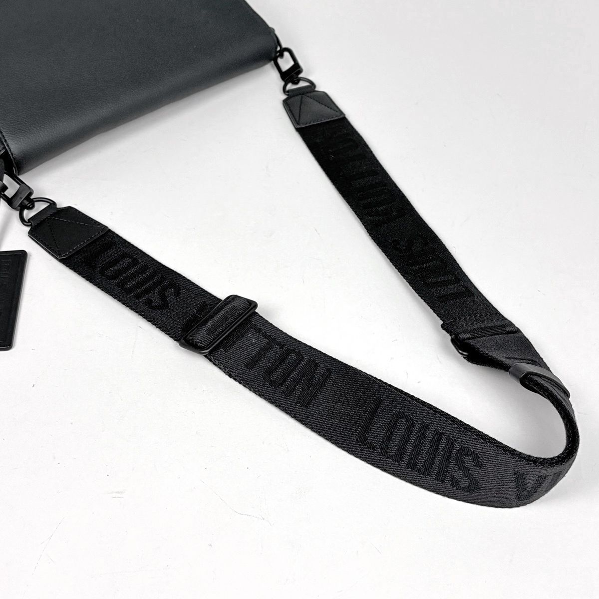 Louis Vuitton Takeoff Messenger LV Aerogram Shoulder Bag Leather Noir — view 6