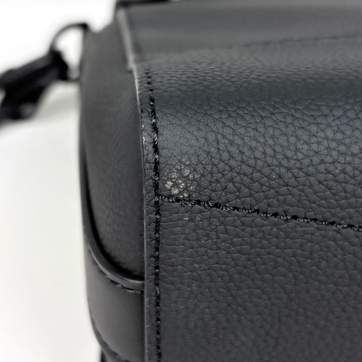 Louis Vuitton Takeoff Messenger LV Aerogram Shoulder Bag Leather Noir — view 3