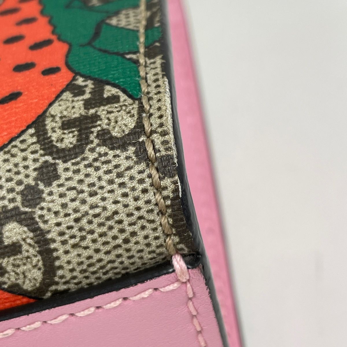 Gucci Shoulder Bag GG Pattern Supreme Strawberry Beige Pink Multicolor — view 3