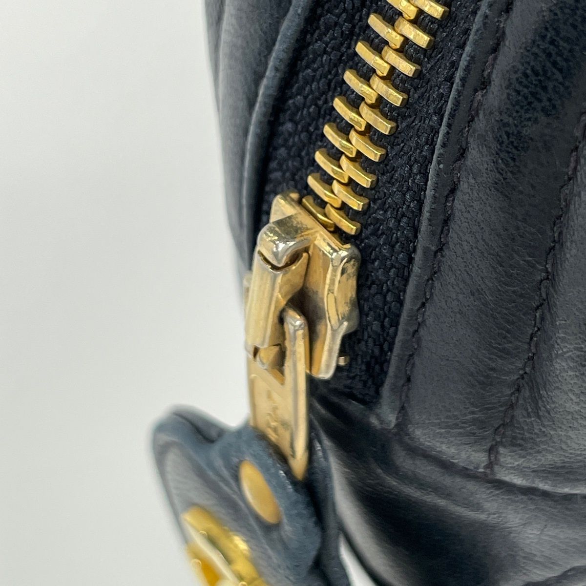 Chanel Shoulder Bag CC Logo Leather Navy — view 6