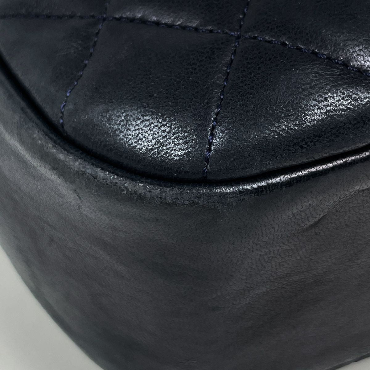 Chanel Shoulder Bag CC Logo Leather Navy — view 3