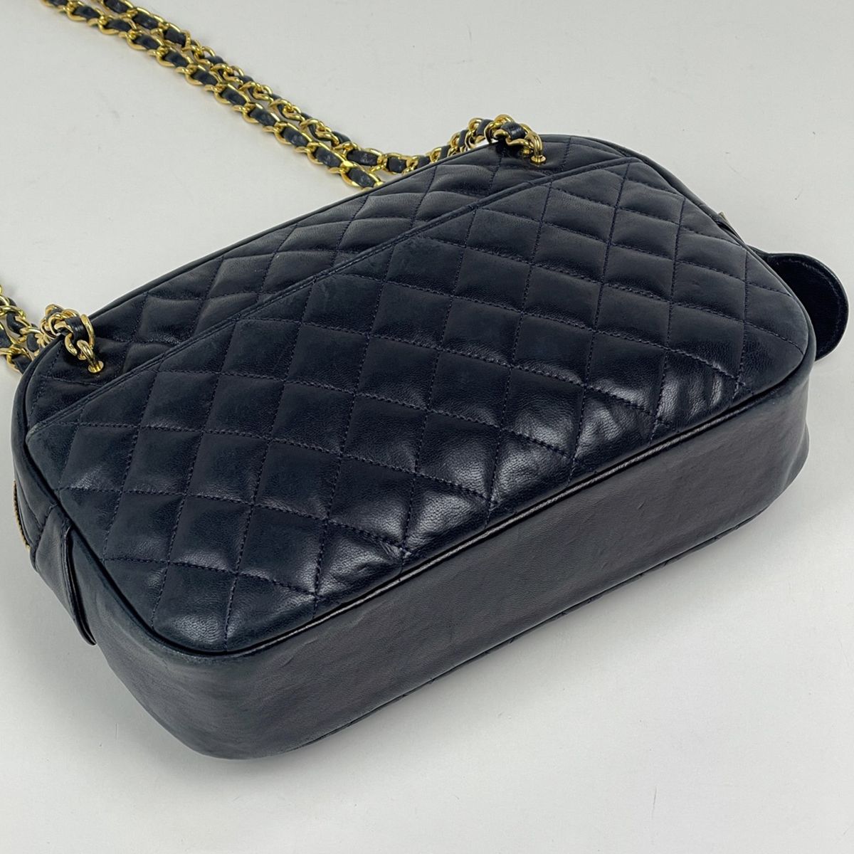 Chanel Shoulder Bag CC Logo Leather Navy — view 2