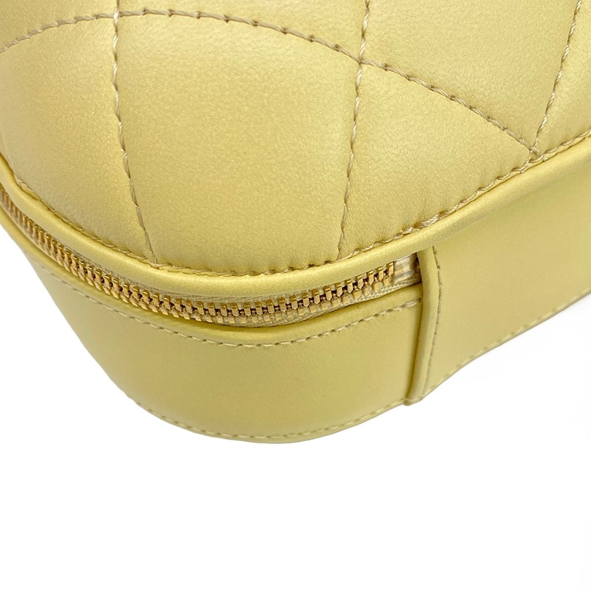 Chanel Shoulder Bag Quilted Light Yellow Lambskin — view 6