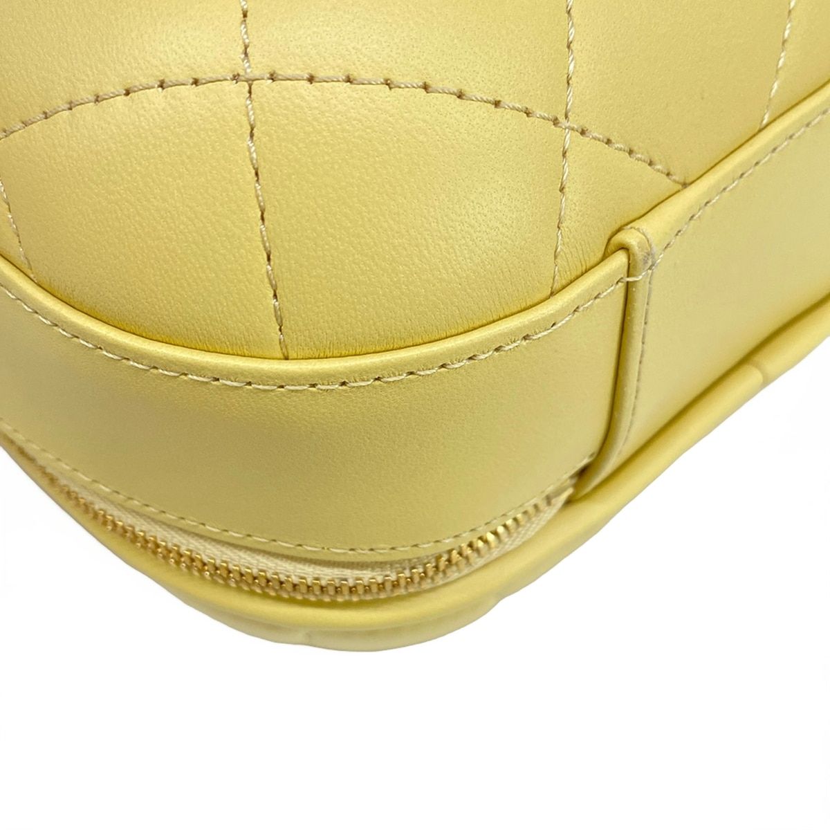 Chanel Shoulder Bag Quilted Light Yellow Lambskin — view 8