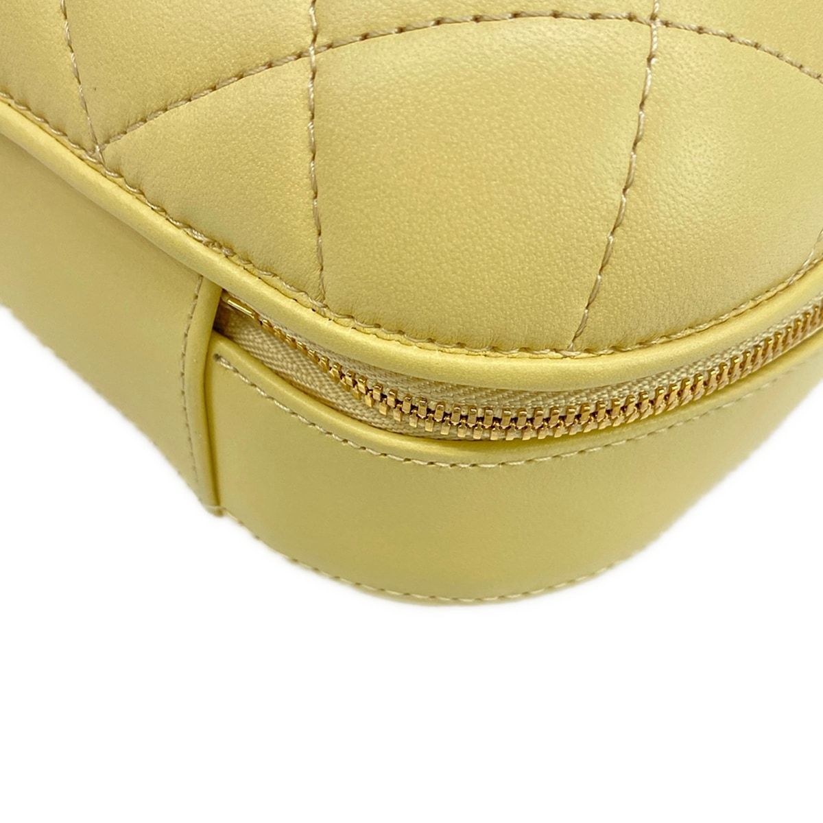 Chanel Shoulder Bag Quilted Light Yellow Lambskin — view 7