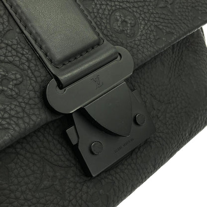 Louis Vuitton Taurillon Monogram S Cape Messenger M Shoulder Bag — view 4