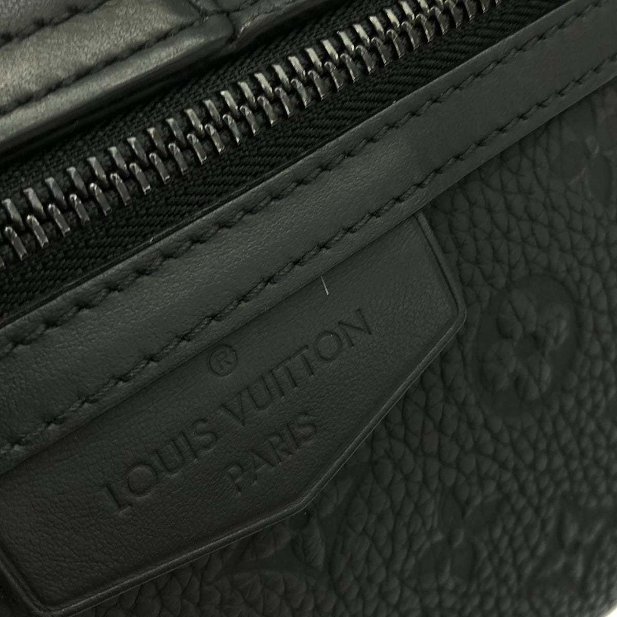 Louis Vuitton Taurillon Monogram S Cape Messenger M Shoulder Bag — view 6
