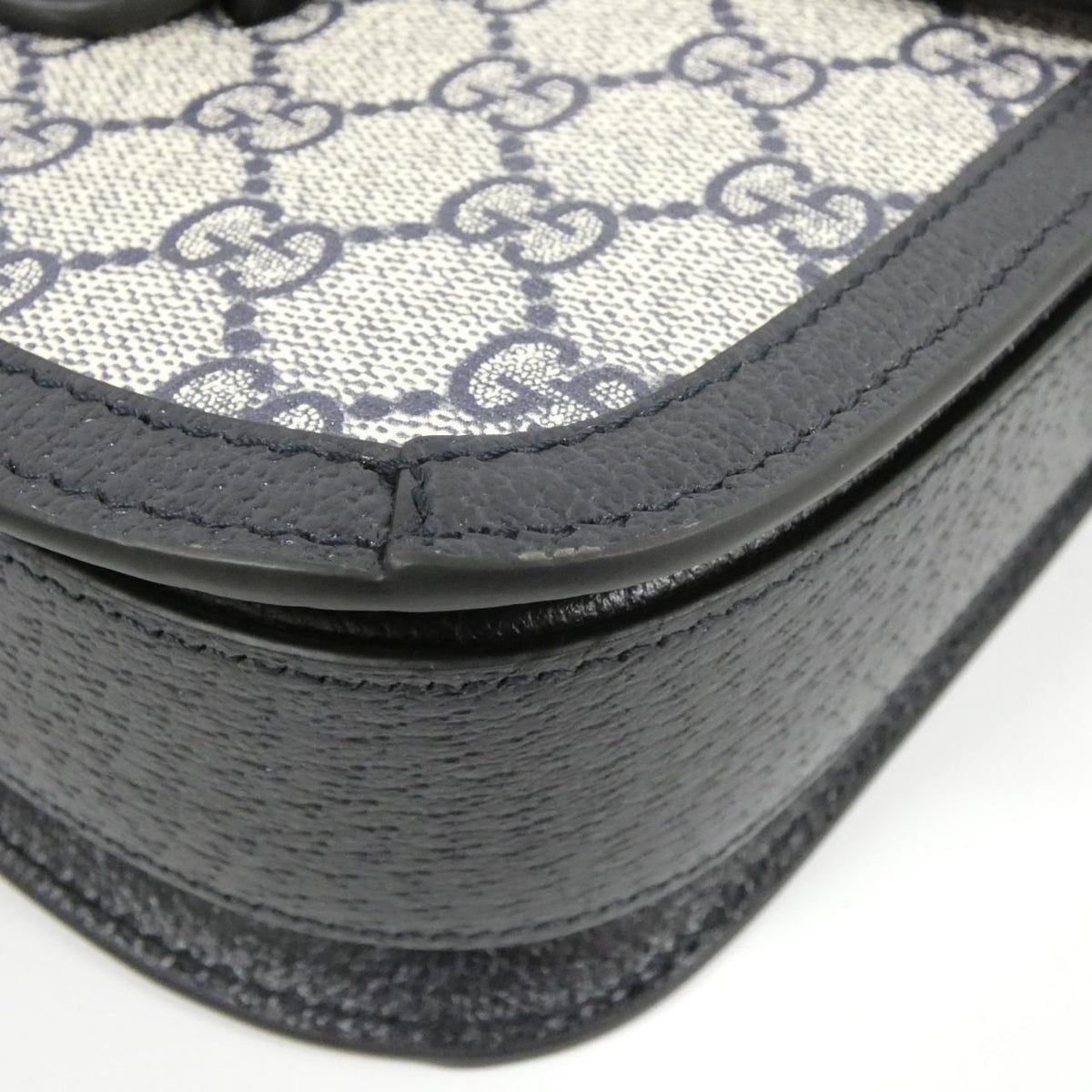 Gucci Horsebit Shoulder Bag — view 3