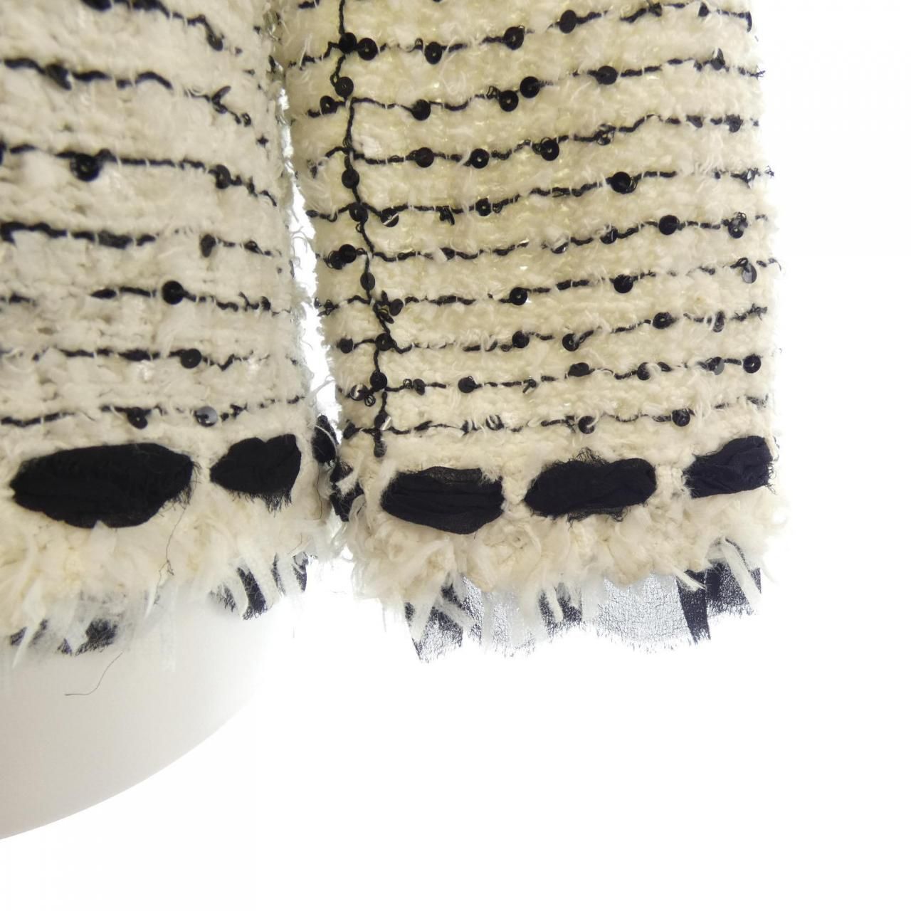 Chanel Vintage Collarless Jacket — view 6