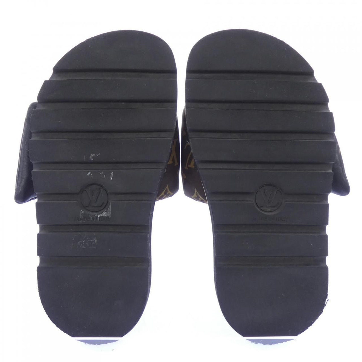Louis Vuitton Flat Comfort Mules Pool Pillow Line Sandals — view 4