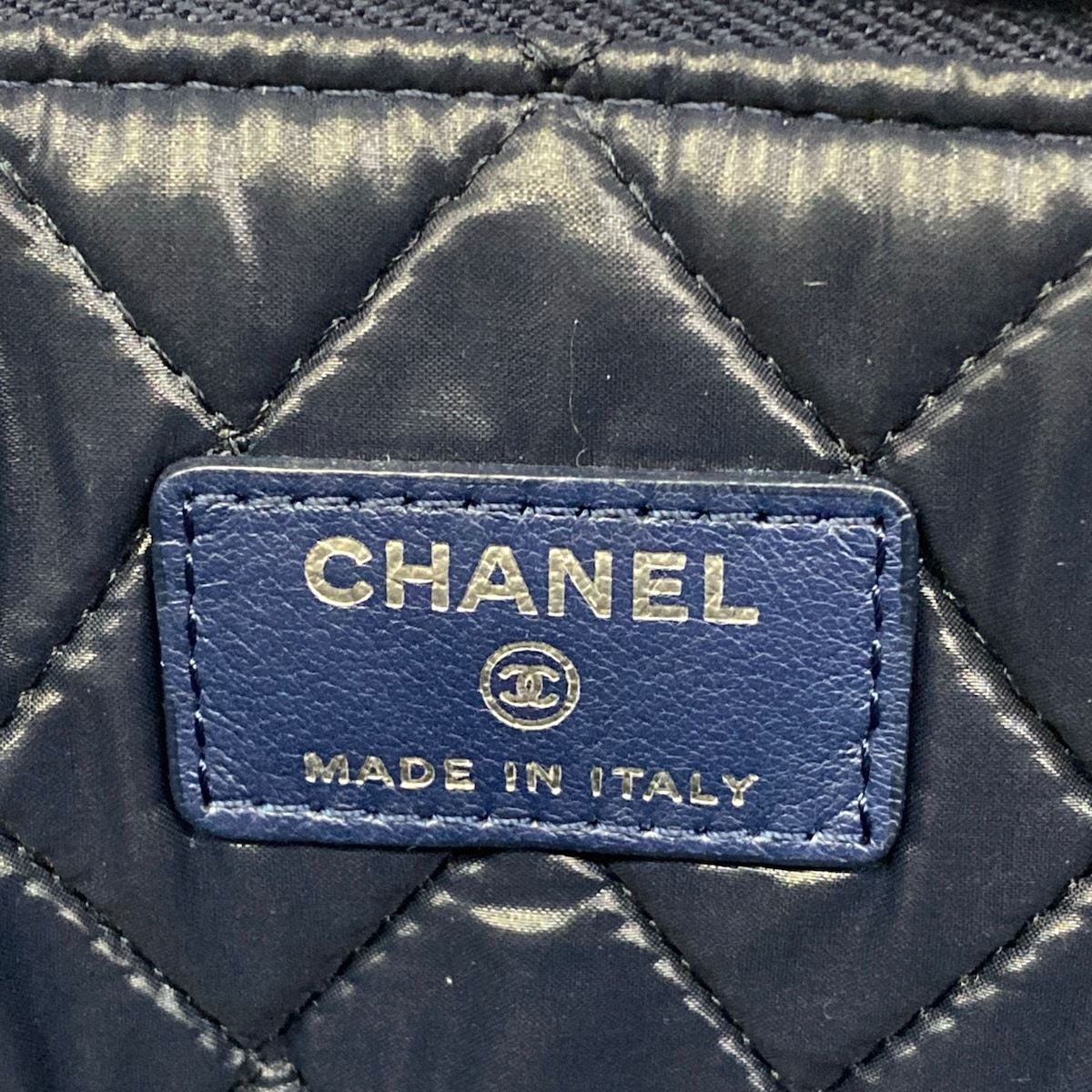 Chanel Clutch Quilted Navy Silver Lambskin — view 8