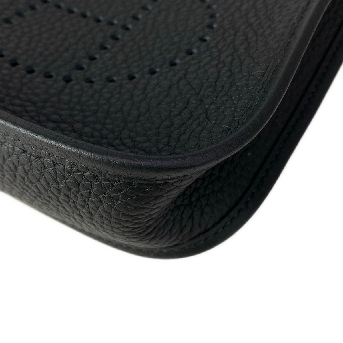 Hermes Shoulder Bag Evelyne TPM Amazon Black Gold — view 6
