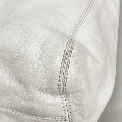 Chanel Shoulder Bag Leather White Gold — view 6