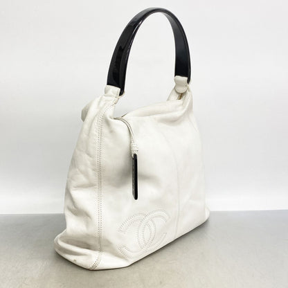 Chanel Shoulder Bag Leather White Gold — view 2