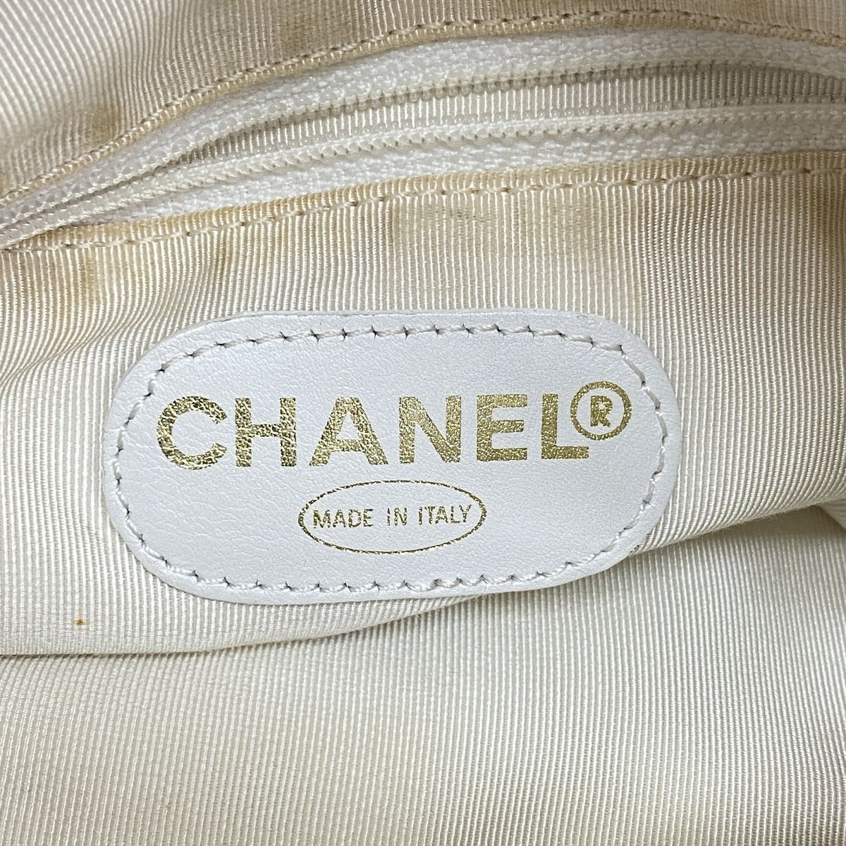Chanel Shoulder Bag Leather White Gold — view 5