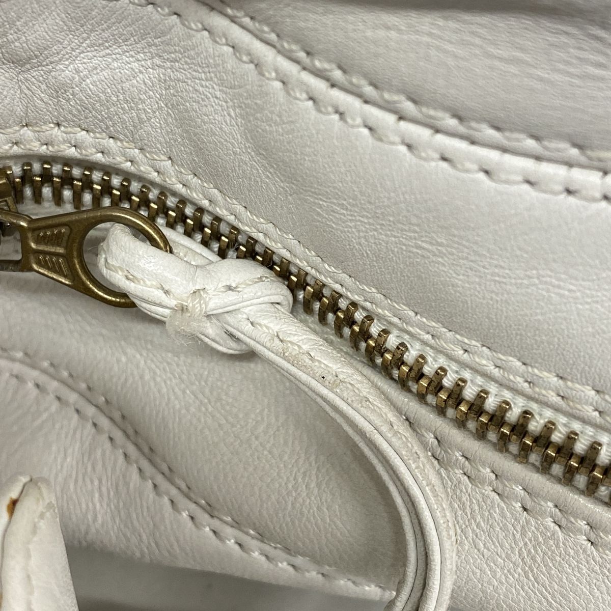 Chanel Shoulder Bag Leather White Gold — view 7