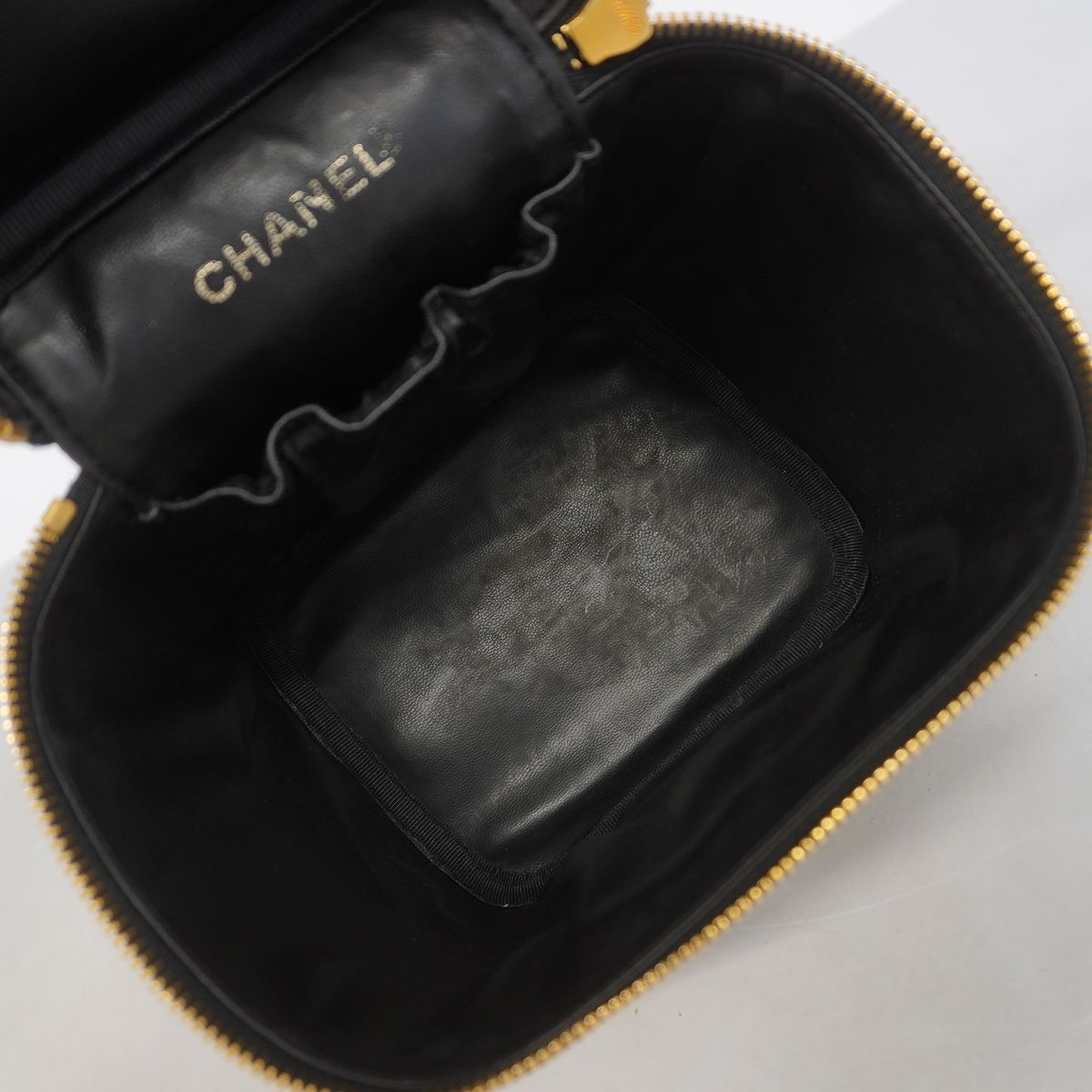 Chanel Vanity Bag Caviar Leather Black Gold — view 4