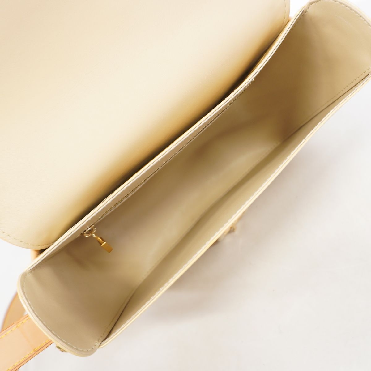 Louis Vuitton Shoulder Bag Vernis Christie GM M Beige — view 4