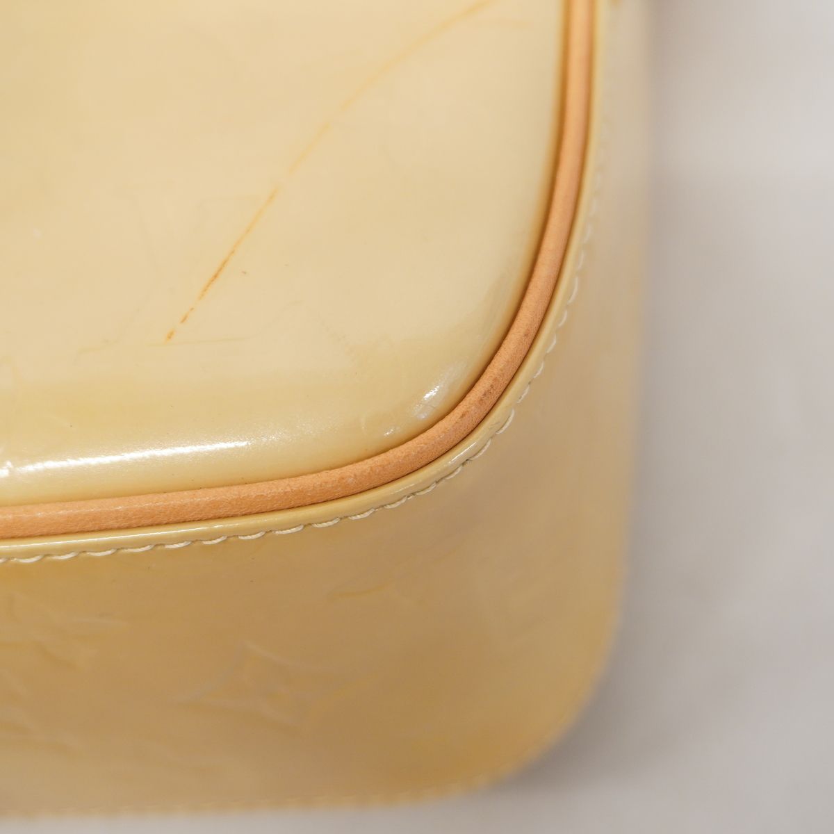 Louis Vuitton Shoulder Bag Vernis Christie GM M Beige — view 6