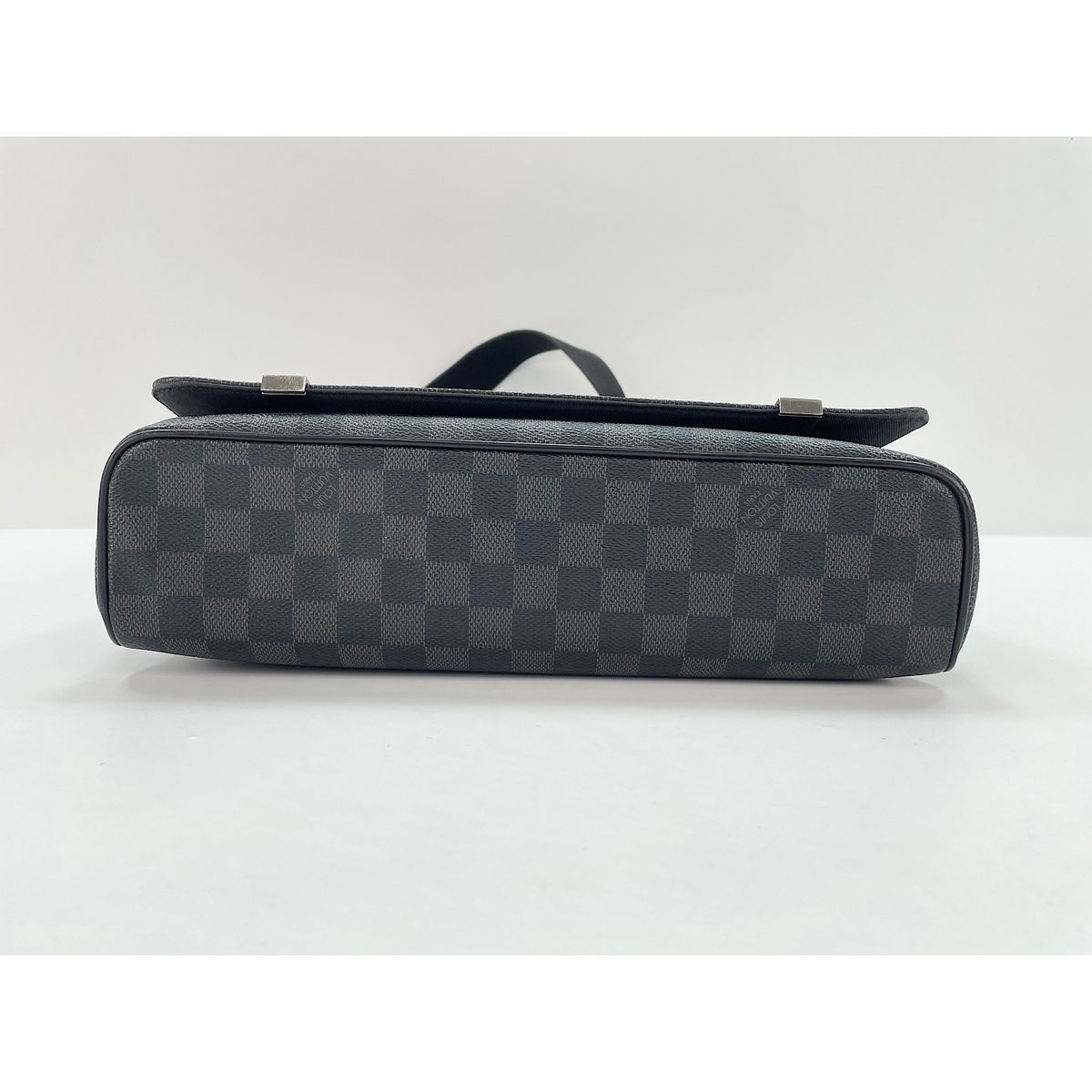 Louis Vuitton Shoulder Bag District — view 7
