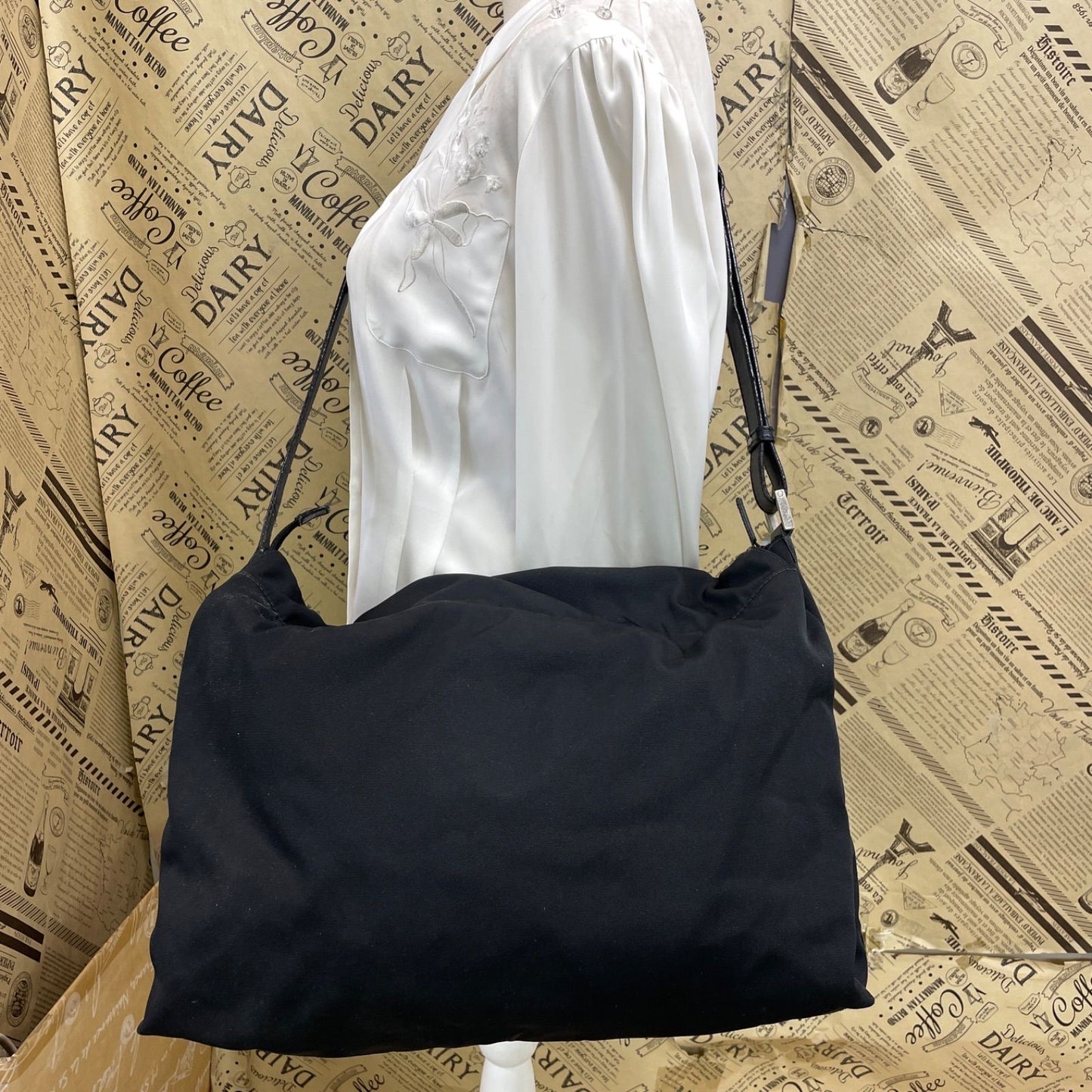 Gucci Shoulder Bag Vintage Nylon Black — view 2
