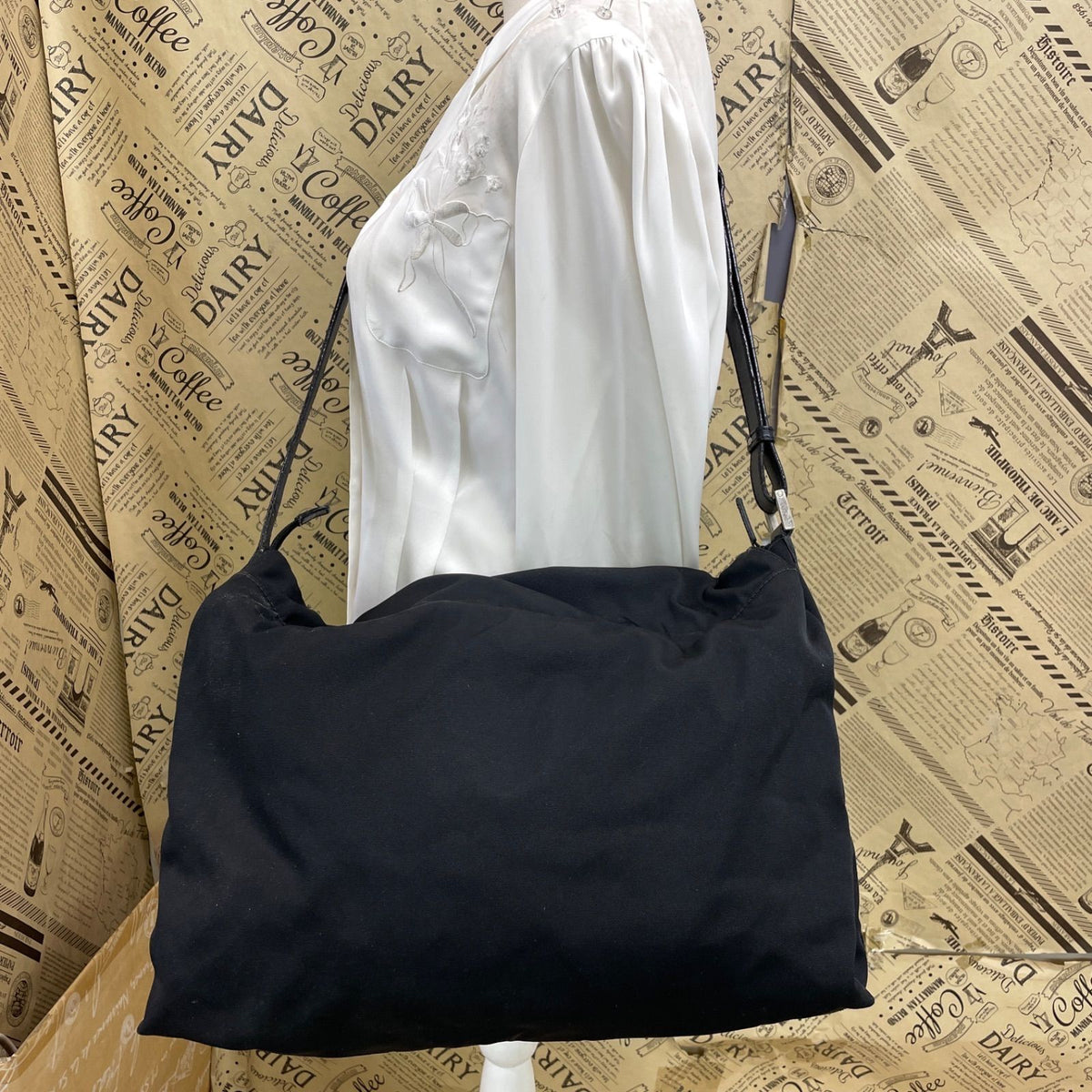 Gucci Shoulder Bag Vintage Nylon Black — view 2