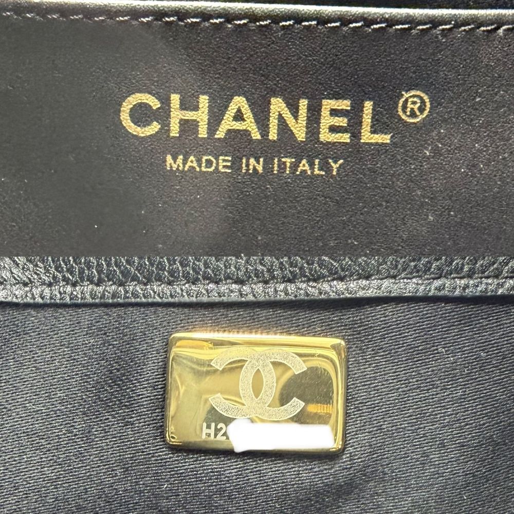 Chanel Shoulder Bag 25 Small Handle Chain CC Logo Caviar Leather Black Gold — view 5