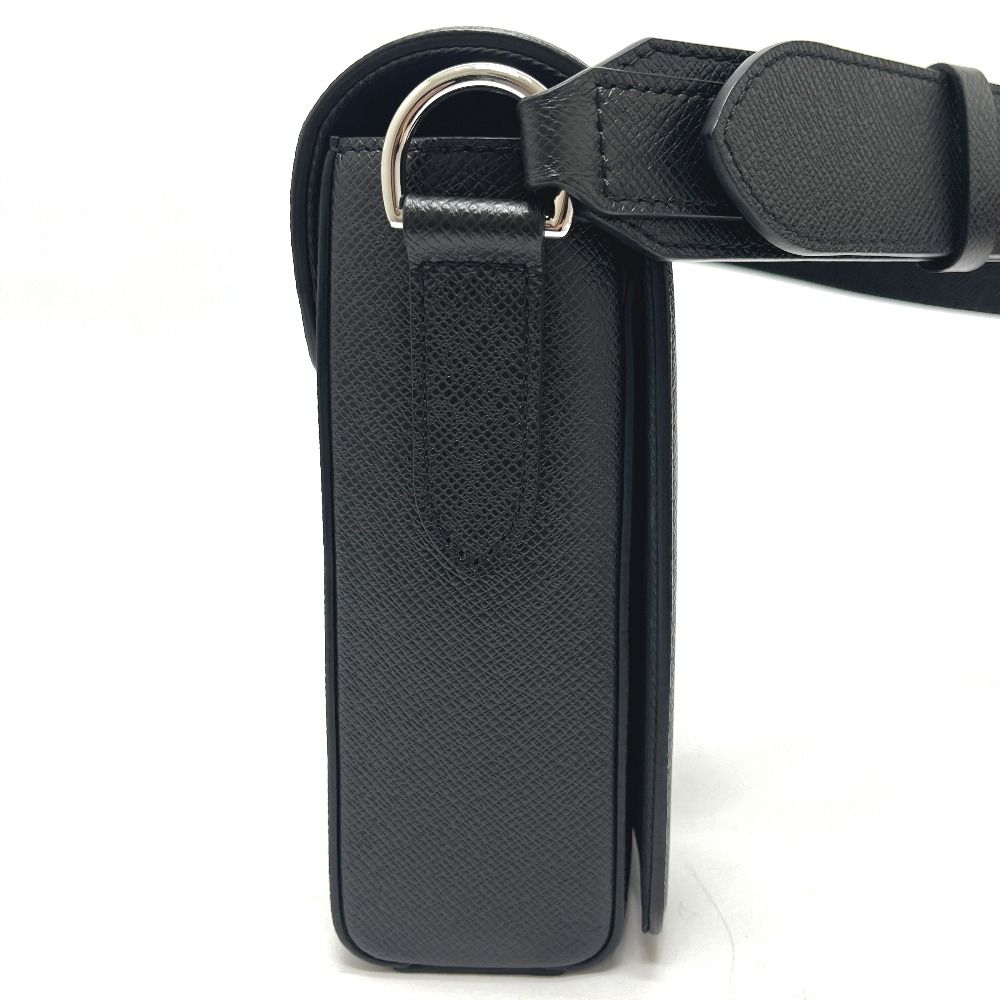 Louis Vuitton Shoulder Bag New Flap Messenger M Taiga Leather Noir Black — view 4