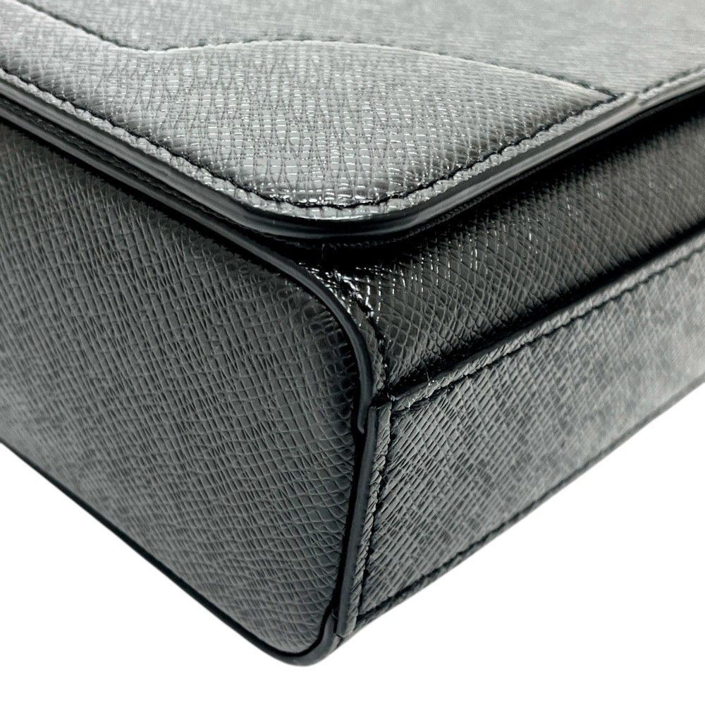 Louis Vuitton Shoulder Bag New Flap Messenger M Taiga Leather Noir Black — view 7