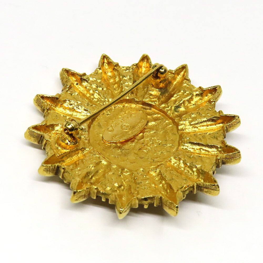 Chanel CC Logo Brooch Vintage Gold — view 8