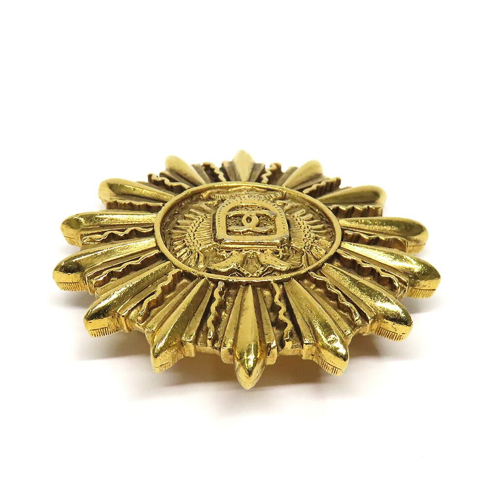 Chanel CC Logo Brooch Vintage Gold — view 6